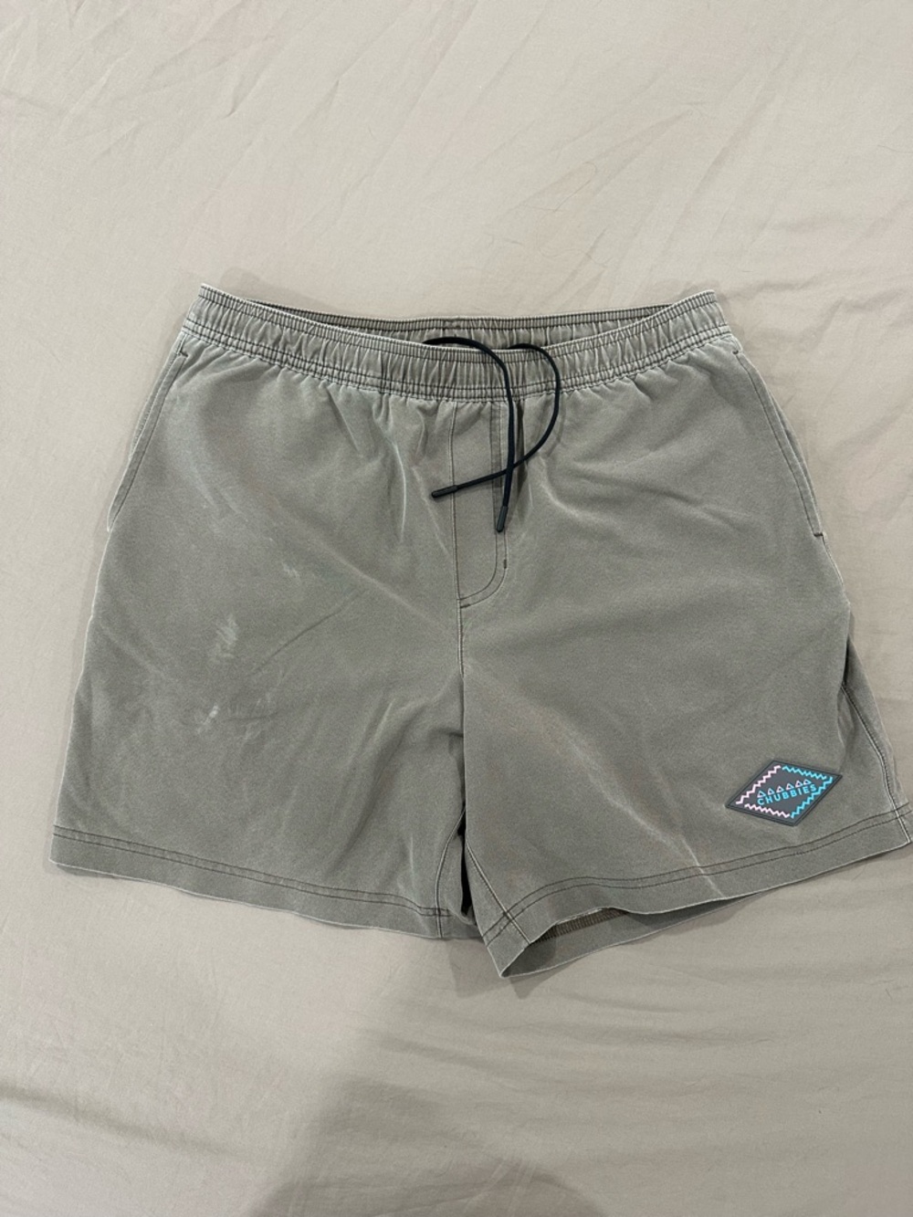 chubbies 5.5” Taupe Drawstring Shorts with Blue Palm Liner